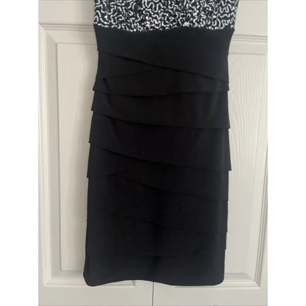 B. Smart Juniors‎ Sleeveless Black Plunge Bodycon Sequin Cocktail Dress Sz Small